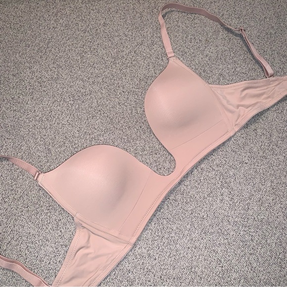 NWOT Deep Plunge, Cleavage Enhancing, Low Cut, Wireless Push Up Padded Bra - Picture 6 of 15